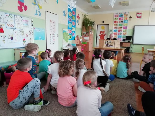 Na zdjęciu dzieci z przedszkola podczas zajęć