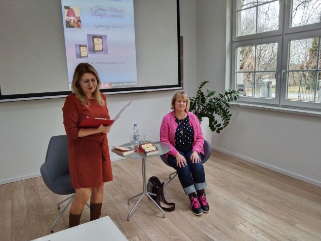 Zapowiedź spotkania przez prowadzącą