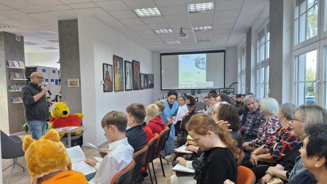 prowadzący i uczestnicy spotkania