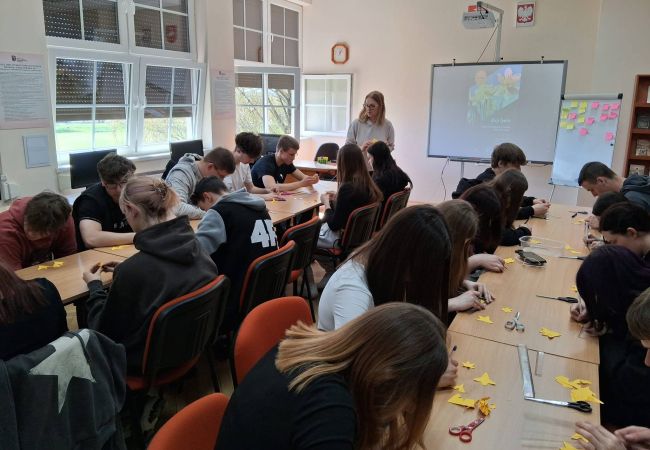 Prowadząca zajęcia i uczniowie