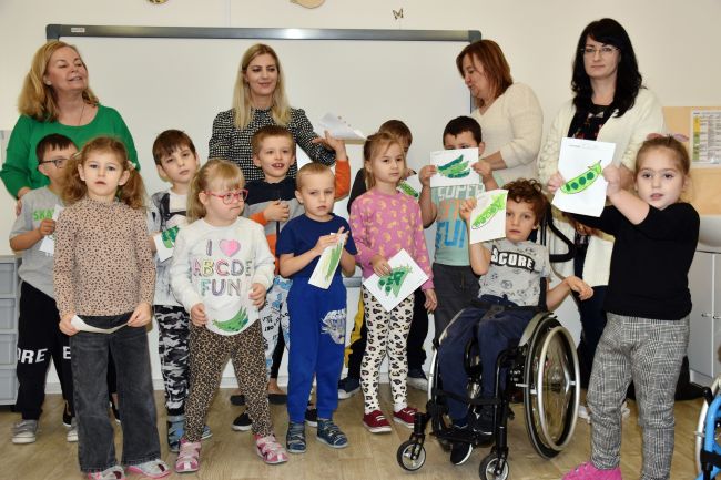 Zdjęcie grupowe przedszkolaków na zakończenie zajęć