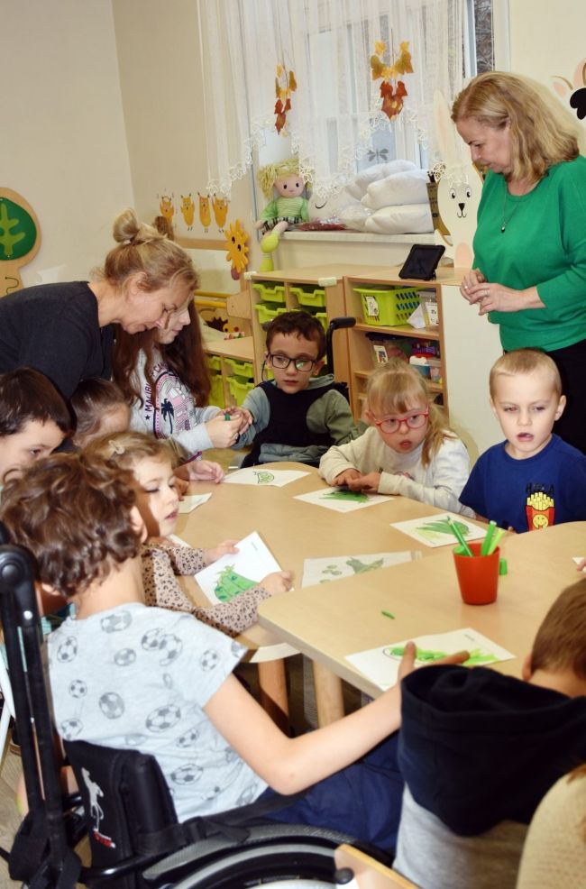 Przedszkolaki uczestniczą w zajęciach
