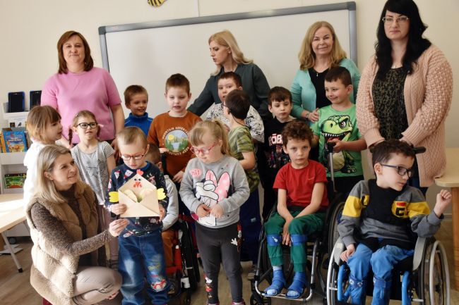 Wspólne zdjęcie z przedszkolakami.