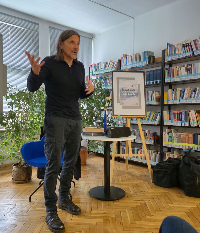 Autor rozpoczyna spotkanie