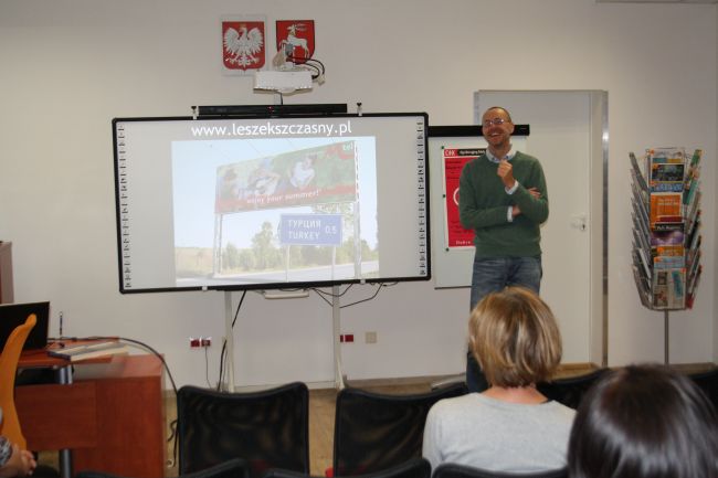  Na fotografii autor i uczestnicy spotkania