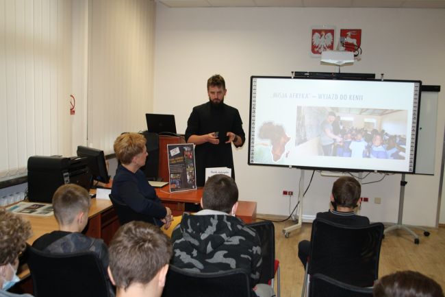 Autor spotkania i uczestnicy spotkania autorskiego