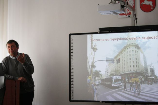 Pan Marek Marcola podczas prelekcji