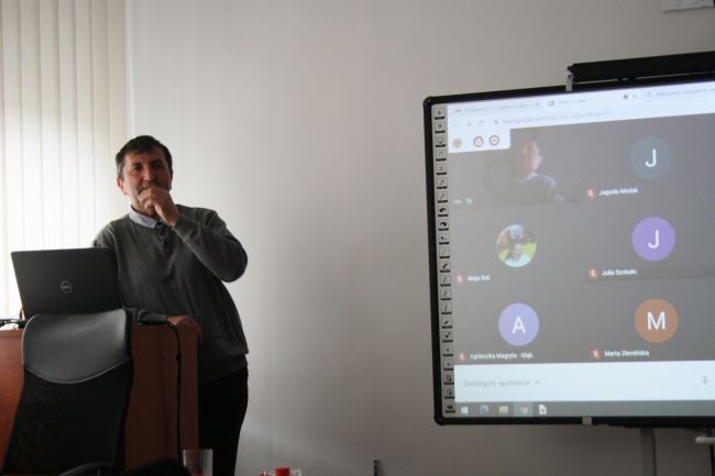 Pan Marek Marcola podczas prelekcji