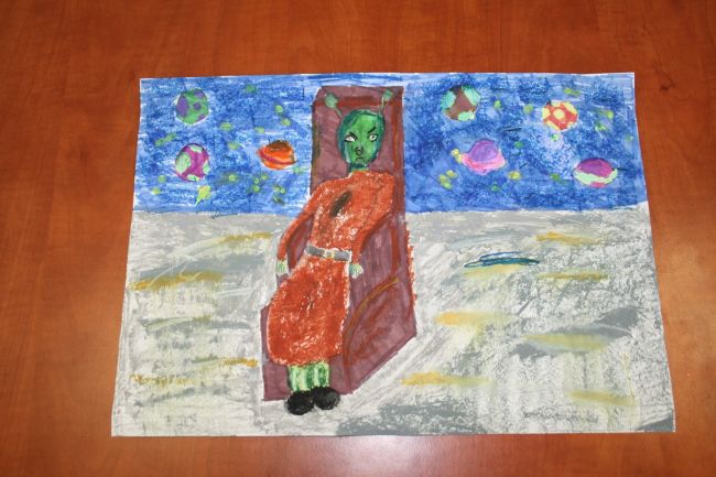 praca plastyczna przedstawiająca króla Murdasa na tronie