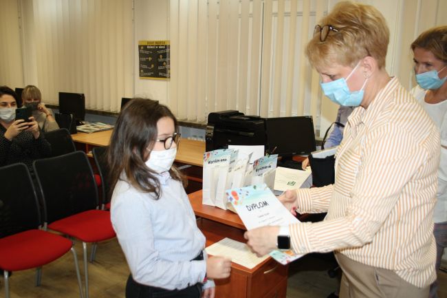 Pani dr Dorota Mach dyrektor Biblioteki Pedagogicznej w Zamościu i laureatka konkursu 