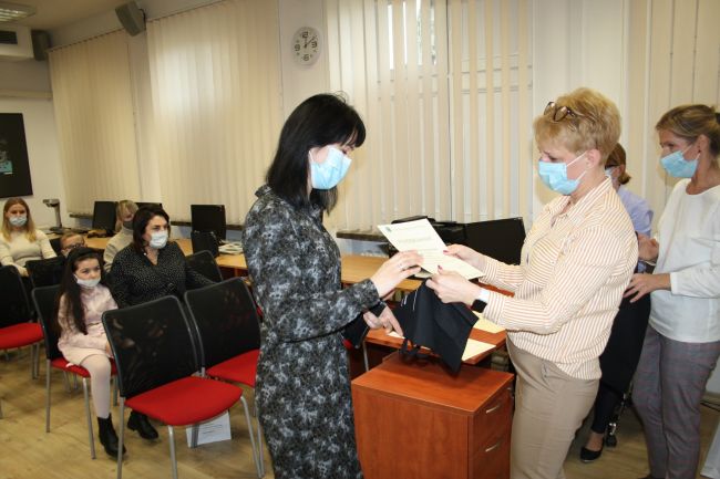Pani dr Dorota Mach dyrektor Biblioteki Pedagogicznej w Zamościu i opiekun laureata konkursu