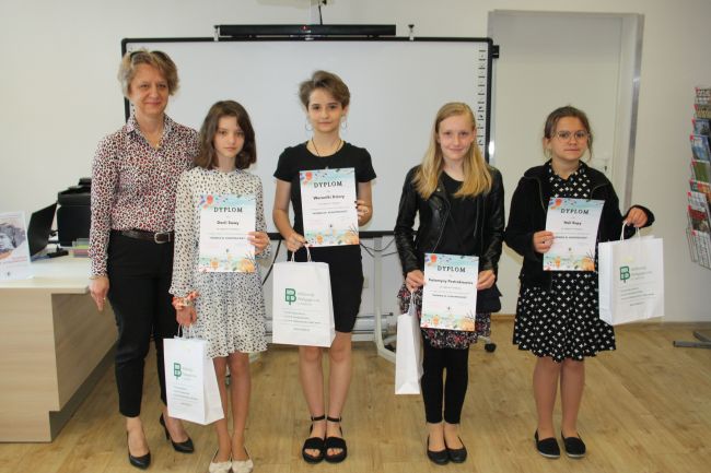 Pamiątkowe zdjęcie laureatów konkursu 