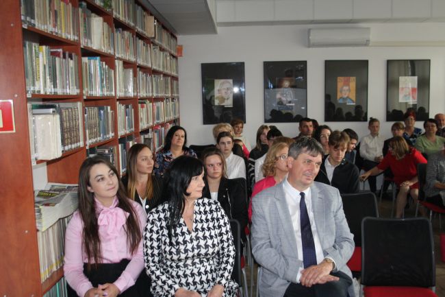 Publiczność zebrana w czytelni Biblioteki Pedagogicznej w Zamościu podczas podsumowania konkursu 