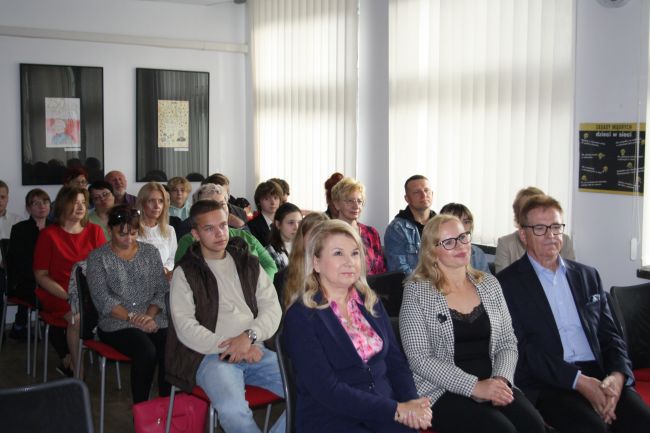 Publiczność zebrana w czytelni Biblioteki Pedagogicznej w Zamościu podczas podsumowania konkursu 