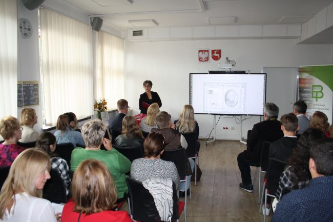 Dyrektor Biblioteki Pedagogicznej w Zamościu przemawia podczas podsumowania konkursu 