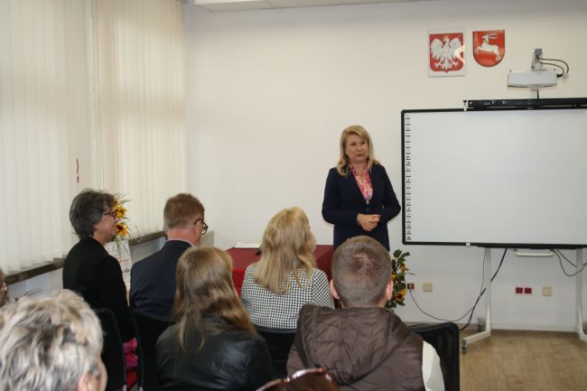 Dyrektor Kuratorium Oświaty w Lublinie Delegatura w Zamościu przemawia podczas podsumowania konkursu 