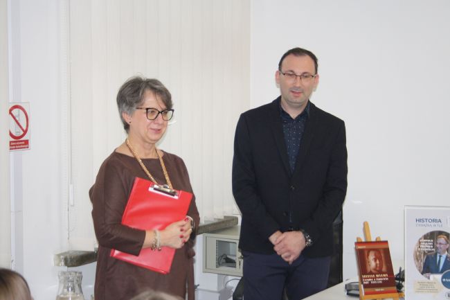 Dyrektor Biblioteki Pedagogicznej dr Dorota Mach oraz autor spotkania dr Łukasz Kot.