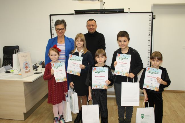 Pamiątkowe zdjęcie laureatów konkursu 