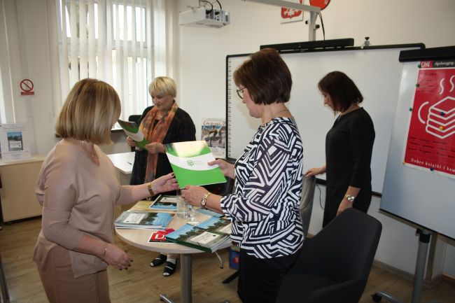 Autorki książki z pracownikami Biblioteki Pedagogicznej w Zamościu