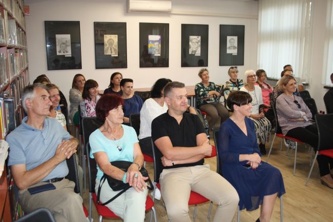 Widownia zgromadzona na spotkaniu z Jackiem Podkościelnym.