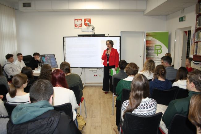 Dyrektor Biblioteki Pedagogicznej w Zamościu dr Dorota Mach wita wszystkich na otwarcie konferencji