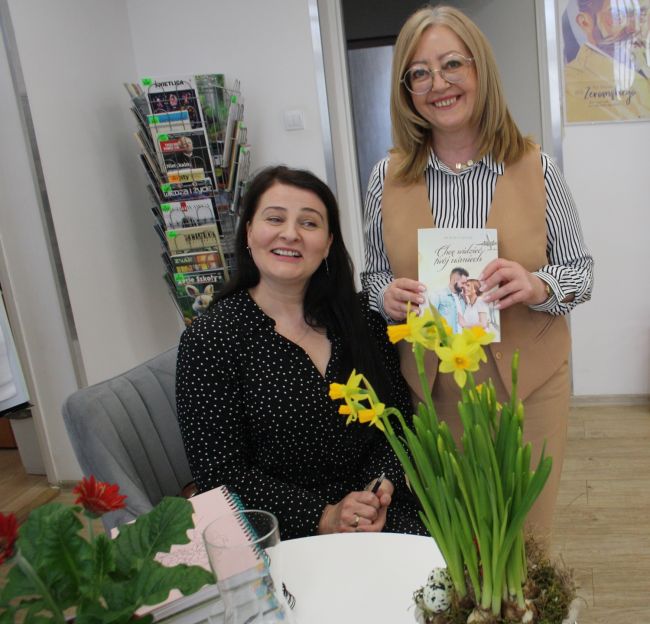 Monika Gutek oraz wicedyrektor Biblioteki Pedagogicznej.